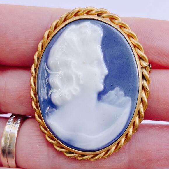 Antique Pate Sur Pate Porcelain Cameo Brooch GP Trombone Clasp 1890s-1910s - Picture 2 of 12